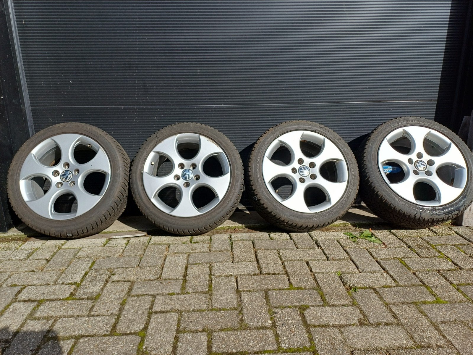 2 sets 17 inch Detroit Velgen met winterbanden Golf 5 en 6 G, Auto-onderdelen, Banden en Velgen, Ophalen, 17 inch, Winterbanden