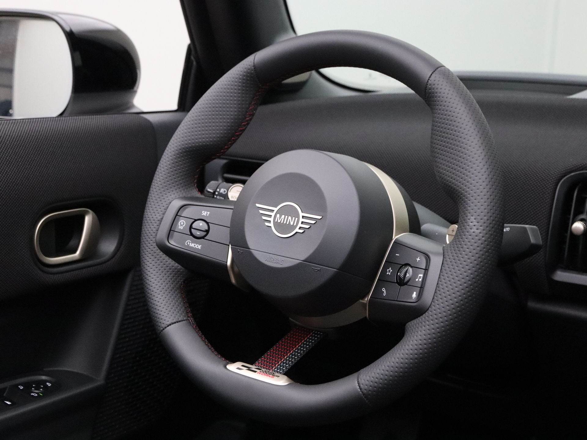 MINI Cabrio Cooper S John Cooper Works Pakket M PRIVATE LEAS, Auto's, 1998 cc, 15 km/l, Zwart, 4 cilinders