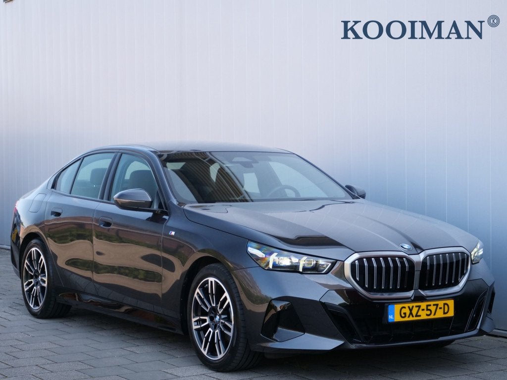 BMW 5 Serie 520i 208 Pk Automaat M-pakket / Leer / Navi / DA, Auto's, BMW, Bedrijf, Te koop, 5-Serie, ABS, Achteruitrijcamera