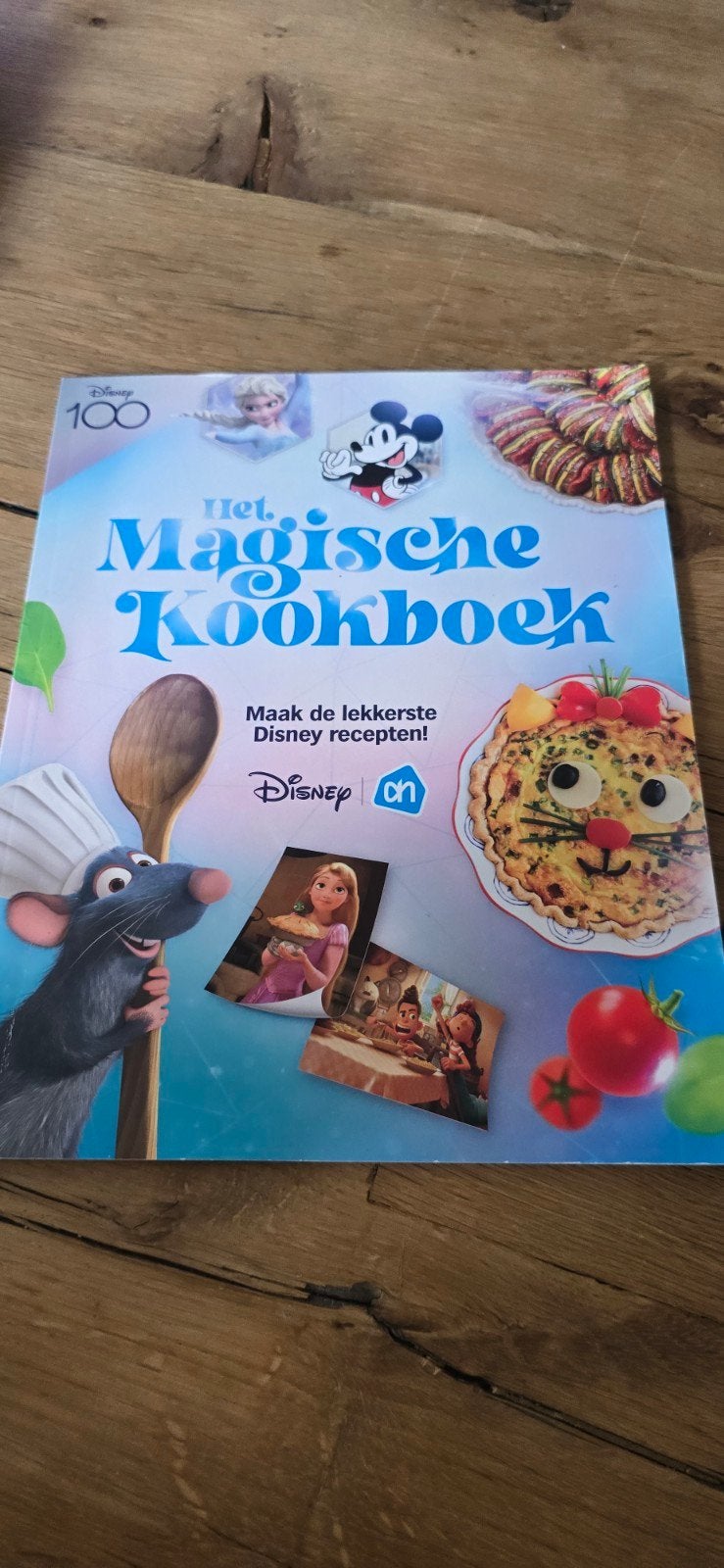 Het Magische Kookboek - Disney 100 jaar, Hoofdgerechten, Ophalen of Verzenden, Zo goed als nieuw, Disney
