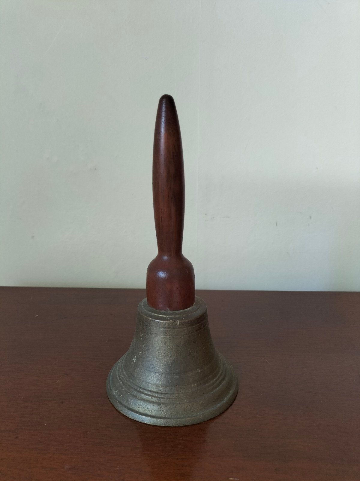 koperen bel / handbel met houten handvat, Ophalen, Koper