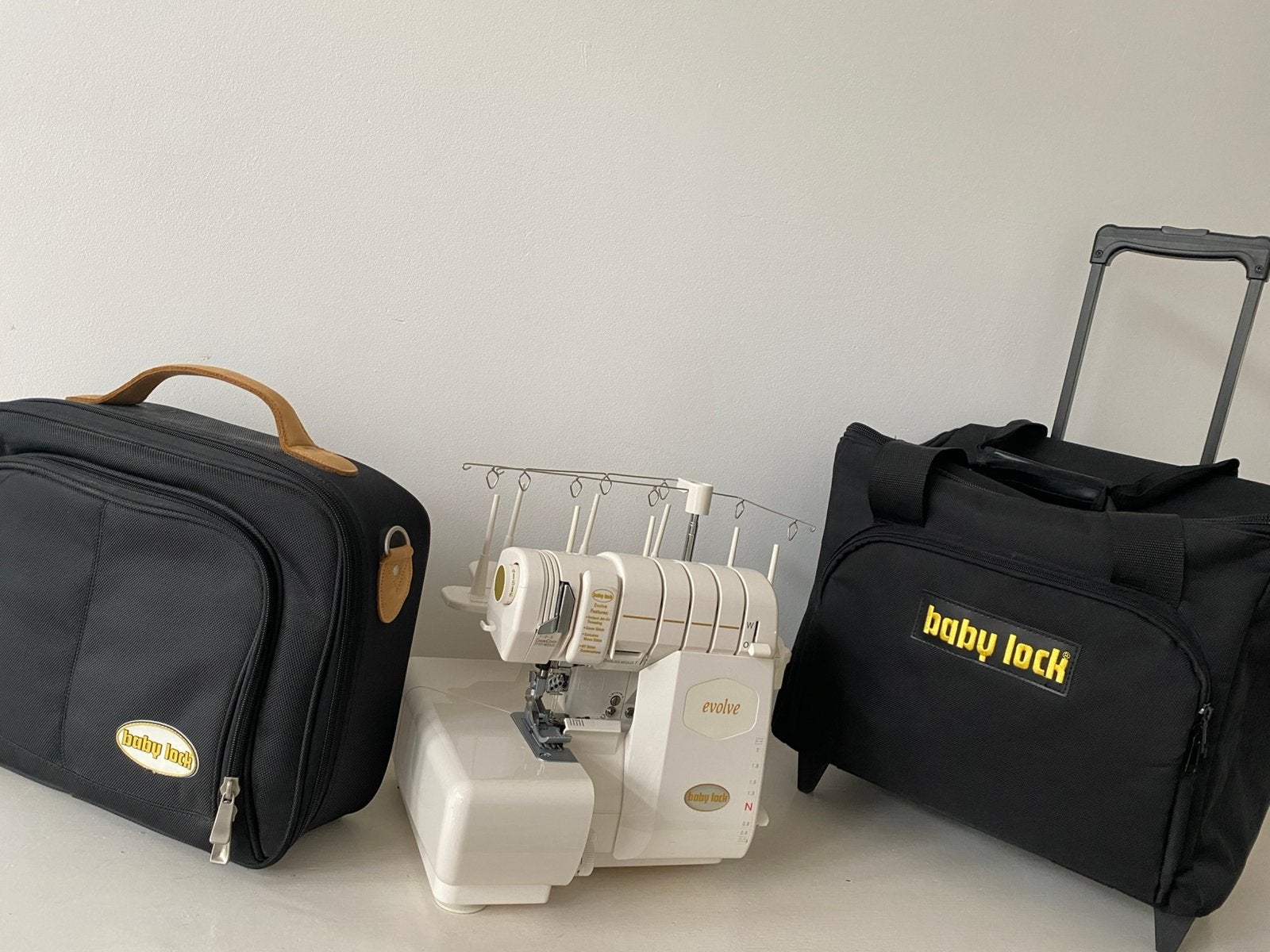 Baby lock Evolve wave- overlock+ coverlock 2-8 draads, Hobby en Vrije tijd, Naaimachines en Toebehoren, Zo goed als nieuw, Naaimachine