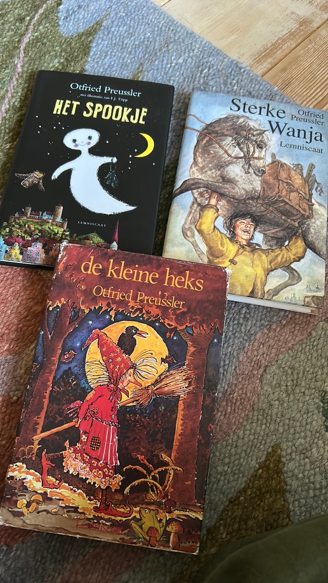 3x Otfried Preussler Het spookje De kleine heks Sterke Wanja, Ophalen of Verzenden, Zo goed als nieuw