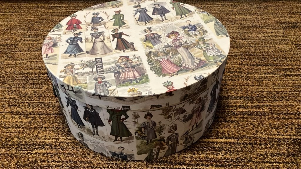 Vintage stijl hoedendoos / opbergdoos met nostalgische print, Ophalen of Verzenden, Gedragen