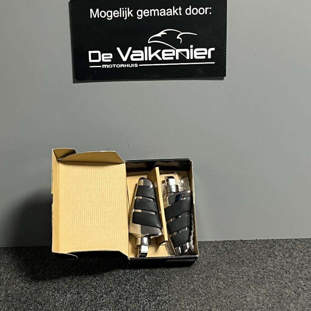 Voetsteunen passagier Suzuki Intruder M(1)800, Motoren, Onderdelen | Suzuki, Ophalen of Verzenden, Nieuw