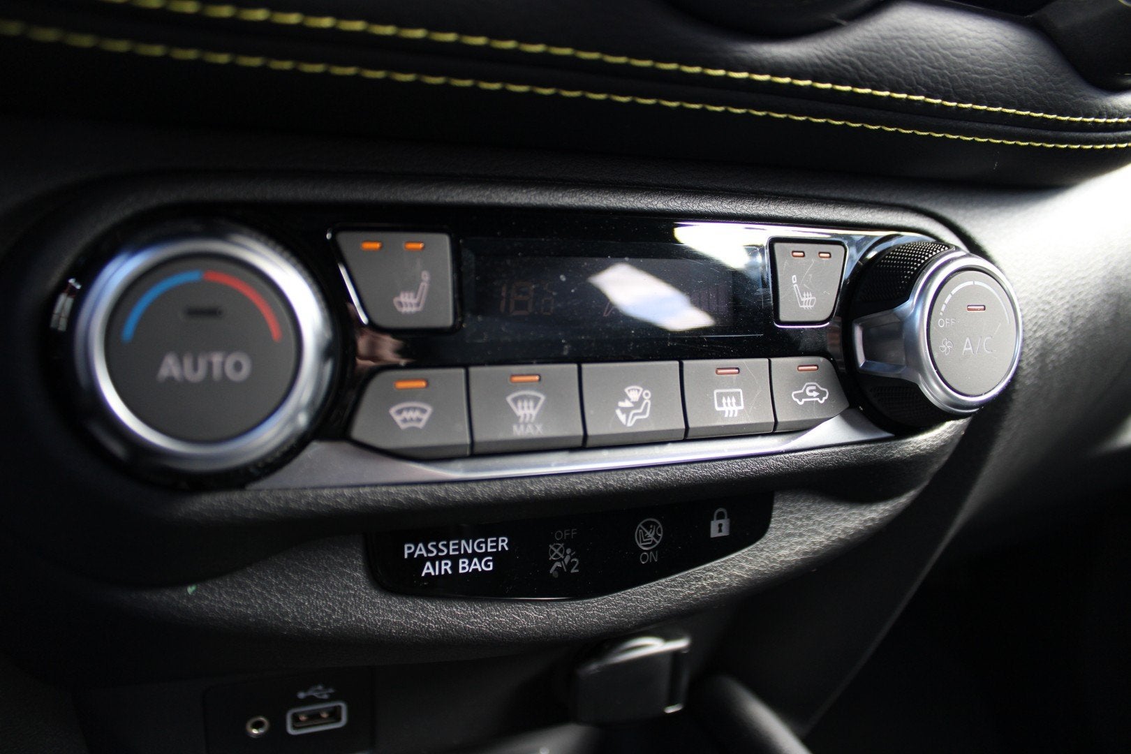 Foto 33 van NISSAN Juke 1.0 DIG-T 114pk Kiiro | Keyless | CruiseControl
