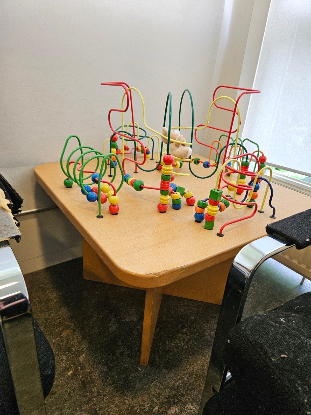 Houten Speeltafel 68x68cm met kralen en vormen, Ophalen