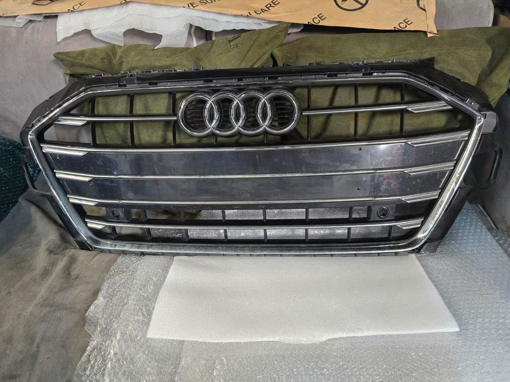 Audi A4 8W B9 Facelift 2019-2024 S-Line Grille 8W0853651DF 8, Gebruikt, AUDI AG, Auto-Union-Strasse 1
85045  Ingolstadt, DE, Kundenbetreuung@audi.de