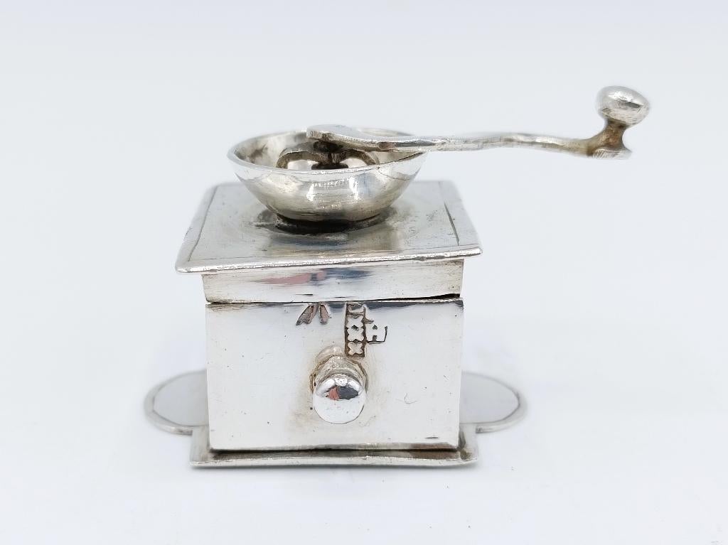 Zilveren miniatuur koffiemolen, P. Somerwil II, Amsterdam, Antiek en Kunst, Verzenden, Zilver