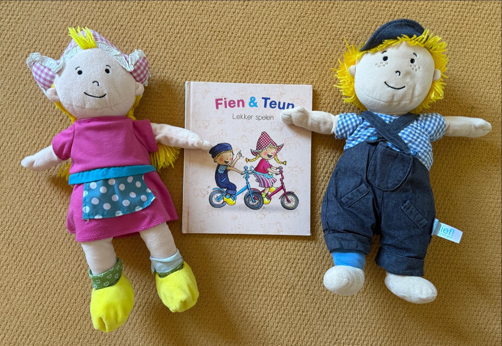 Fien & Teun knuffels met boekje 'Lekker spelen', Overige merken, Overige karakters, Overige typen, Ophalen of Verzenden