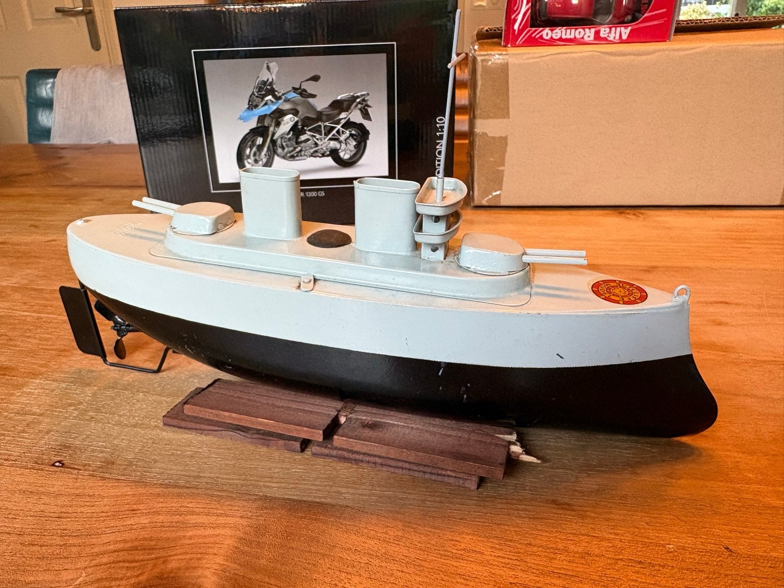 Antiek Suthliffe Valiant blikken slagschip speelgoed, Ophalen of Verzenden