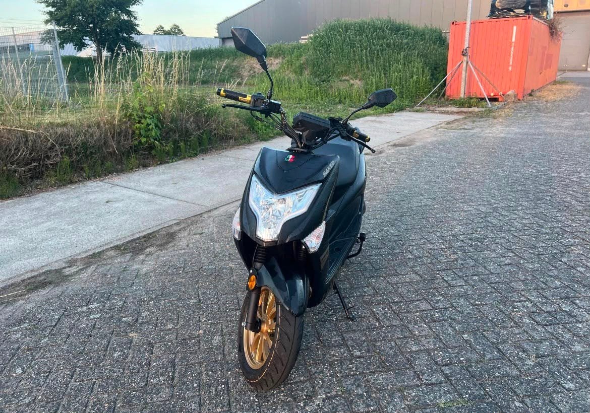 GTS Enzo RS Scooter - Zwart met gouden accenten, Gebruikt, Benzine, Ophalen, Overige merken