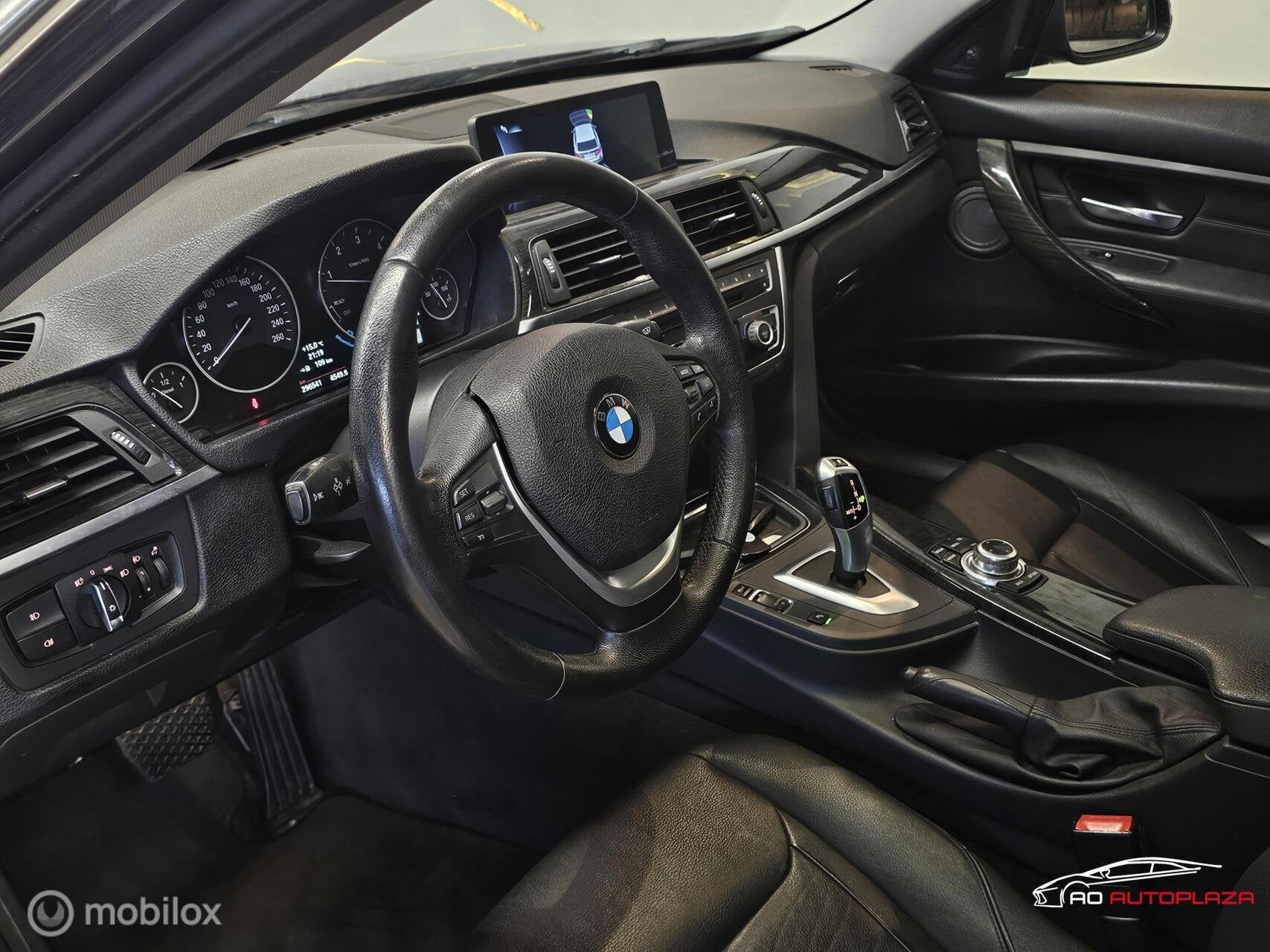 BMW 3-serie Touring 320d Panorama/Harman Kardon/Keyless, Auto's, Automaat, Achterwielaandrijving, 1995 cc, Zwart