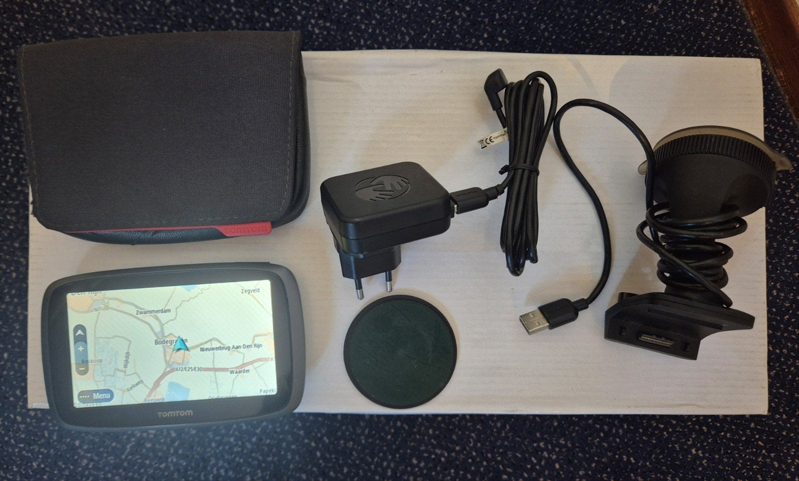 TomTom GO 5000 navigatiesysteem met Europa kaart, Auto diversen, Ophalen of Verzenden, Zo goed als nieuw