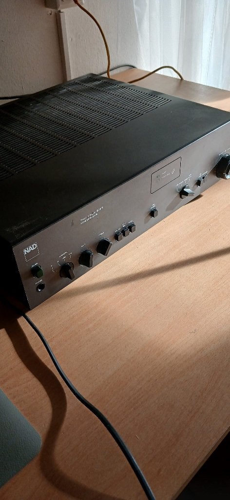 NAD 3240PE Versterker met defect, Audio, Tv en Foto, Overige merken, Ophalen of Verzenden, 60 tot 120 watt, Niet werkend