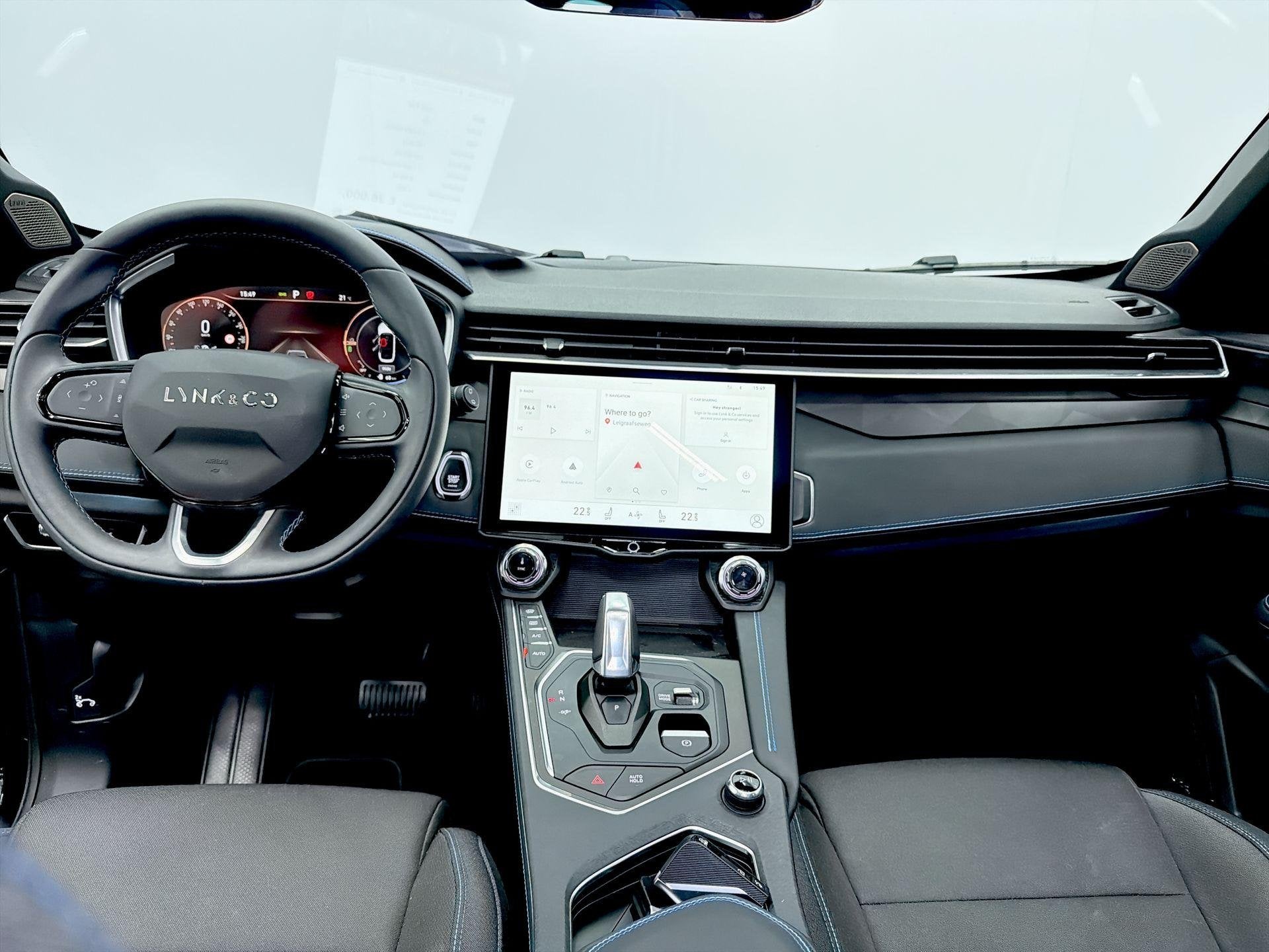 Lynk en Co 01 1.5 MY23 - zwarte hemel, luxe bij elke rit, Auto's, Dealer onderhouden, Euro 6, Met garantie (alle), Bedrijf