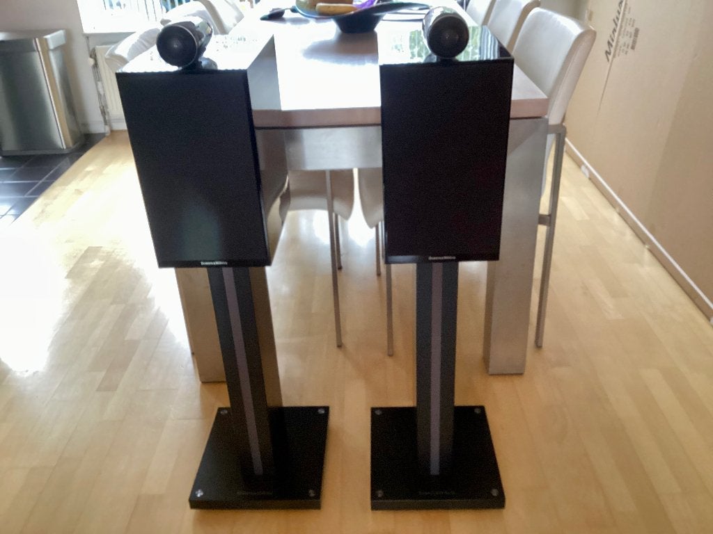 Bowers & Wilkins 705 S2 – Perfecte staat, inclusief stands, Ophalen, Inclusief standaarden, 120 tot 150 watt, Speakerset