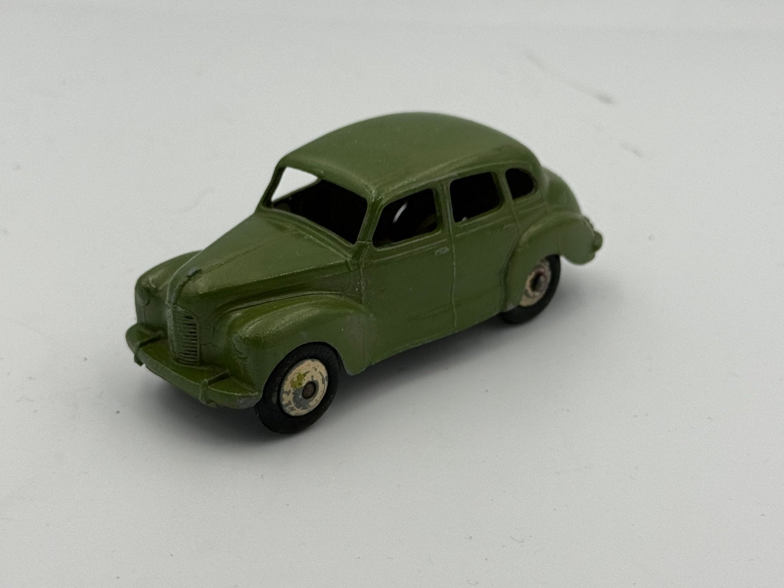 Dinky Toys Austin Devon re-painted, Hobby en Vrije tijd, Modelauto's | 1:43, Ophalen of Verzenden, Zo goed als nieuw, Auto, Dinky Toys