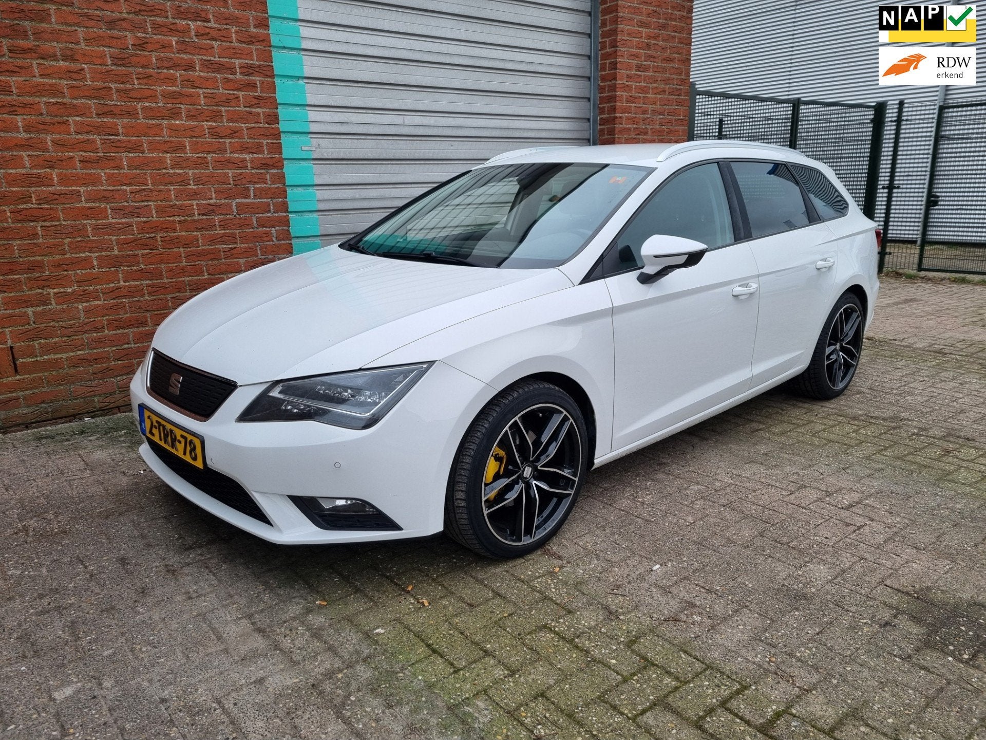 Seat Leon ST 1.6 TDI Style Business Ecomotive Navi Bj:2014 N, Auto's, Voorwielaandrijving, Euro 5, Gebruikt, 4 cilinders