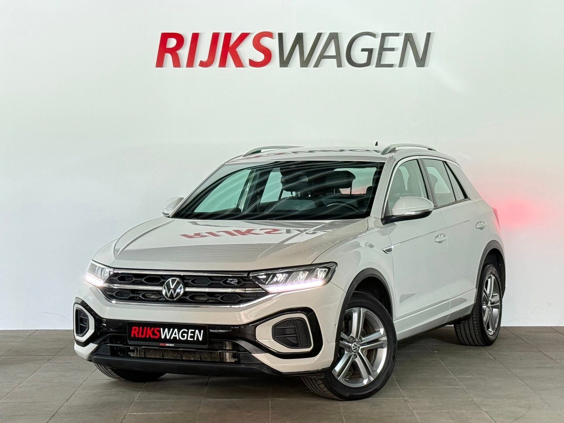 Volkswagen T-Roc 2.0 TDI 4Motion R-Line, Auto's, Automaat, Dealer onderhouden, Gebruikt, Beige