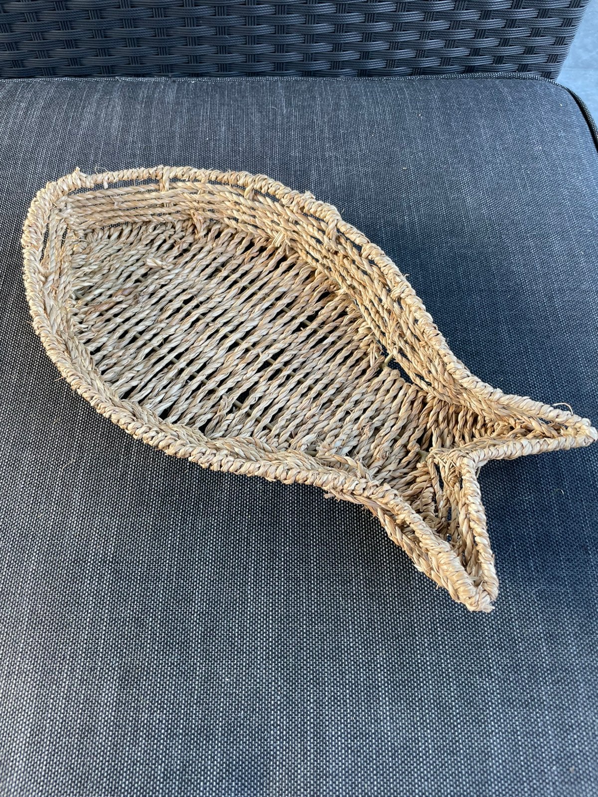 Rieten mandje in vis vorm. 37 cm., Schaal, Ophalen of Verzenden, Zo goed als nieuw, Riet
