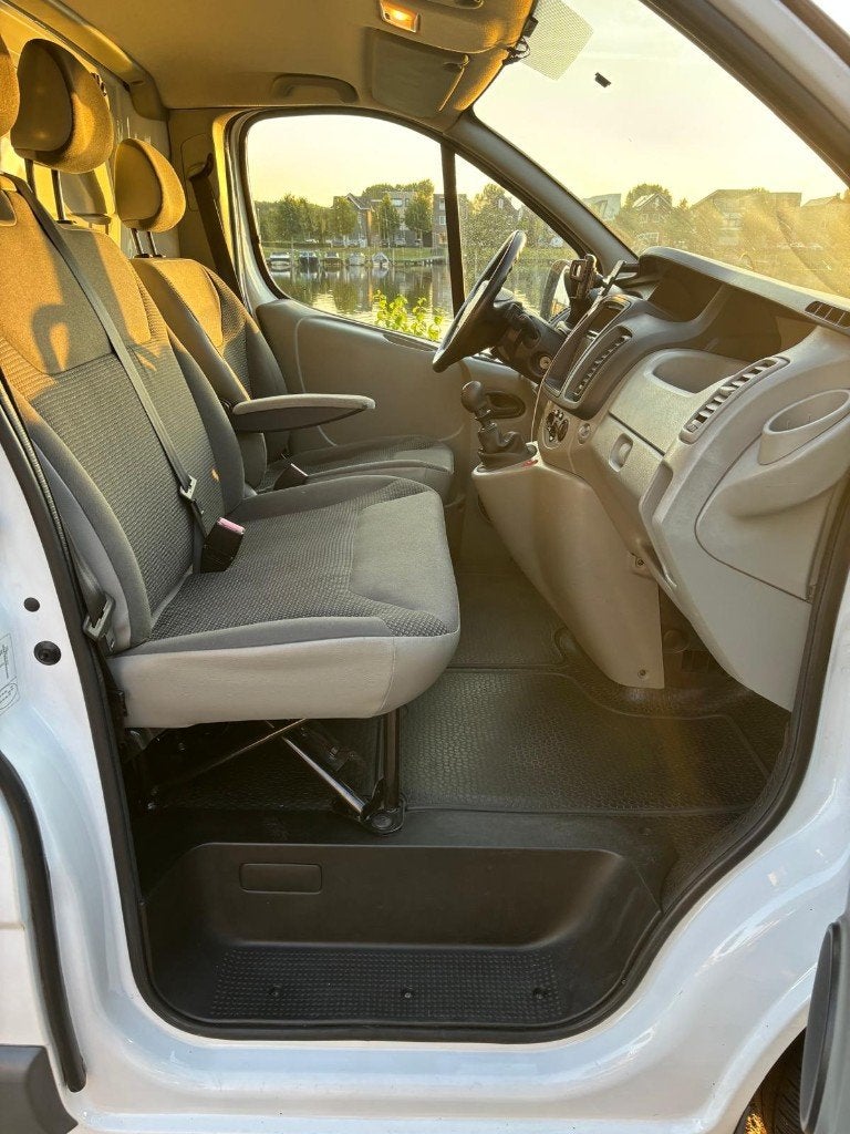 Foto 8 van Opel Vivaro 2.0 CDTI L2H1 66KW 2011 3-zit