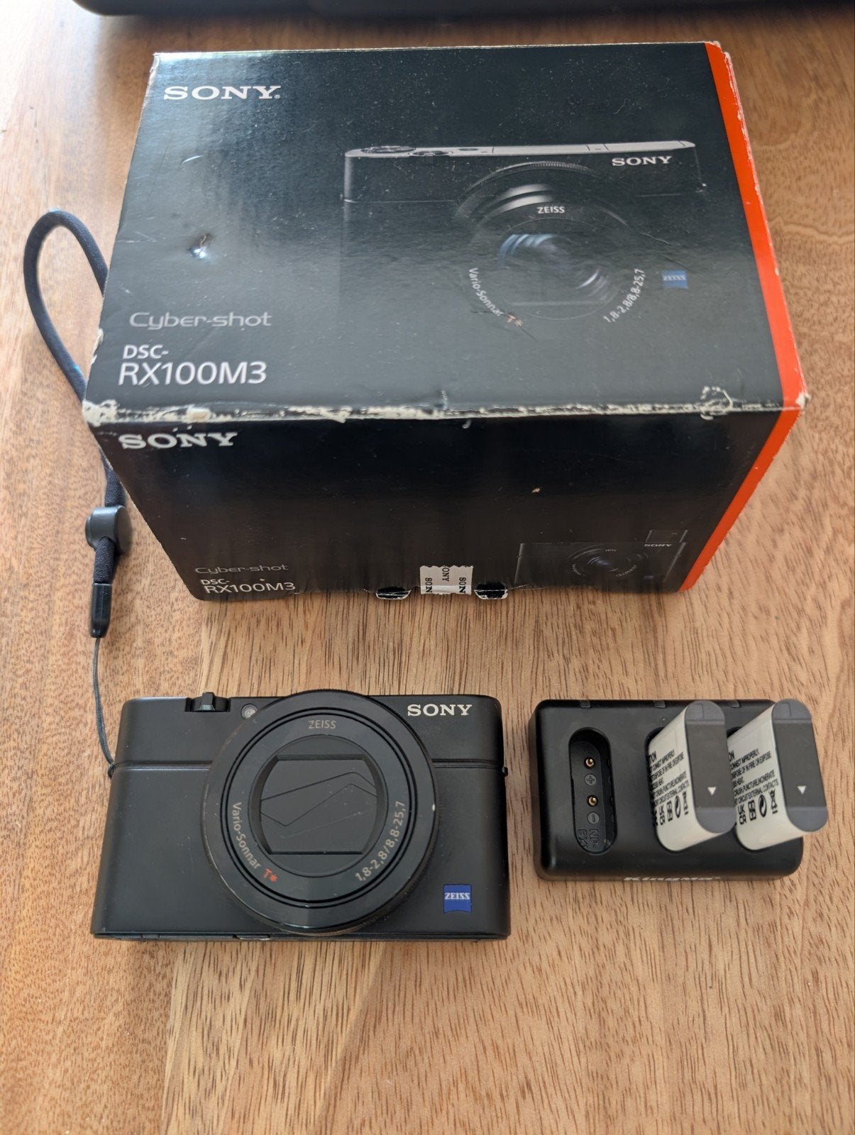 Sony RX100 III - 3 accu's - uitstekende staat, Ophalen of Verzenden, Zo goed als nieuw, Sony