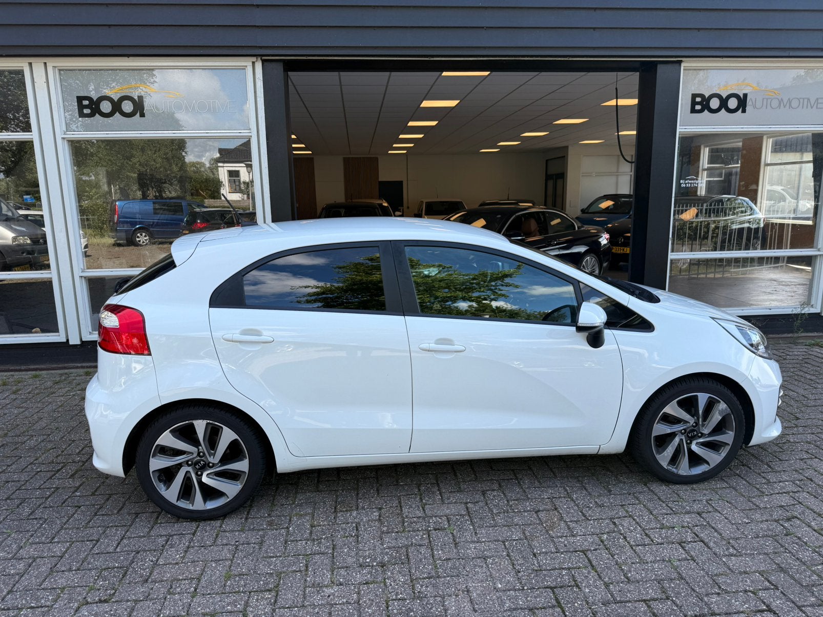 Kia Rio 1.2 I CVVT EXECUTIVELINE navi camera trekhaak clima, Auto's, Kia, Zwart, 4 cilinders, Wit, Origineel Nederlands