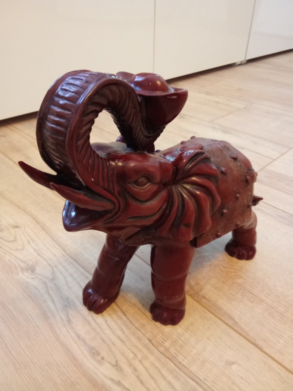 Prachtig Olifant Beeld - Decoratief en Gedetailleerd, Ophalen, Rood, 20 - 50 cm, Overige materialen