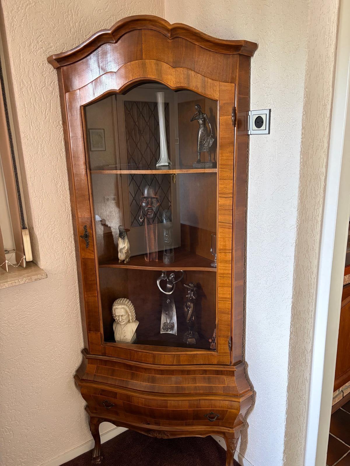 Anitieke vitrine hoekkast, Ophalen, Met deur(en), 50 tot 100 cm, Zo goed als nieuw