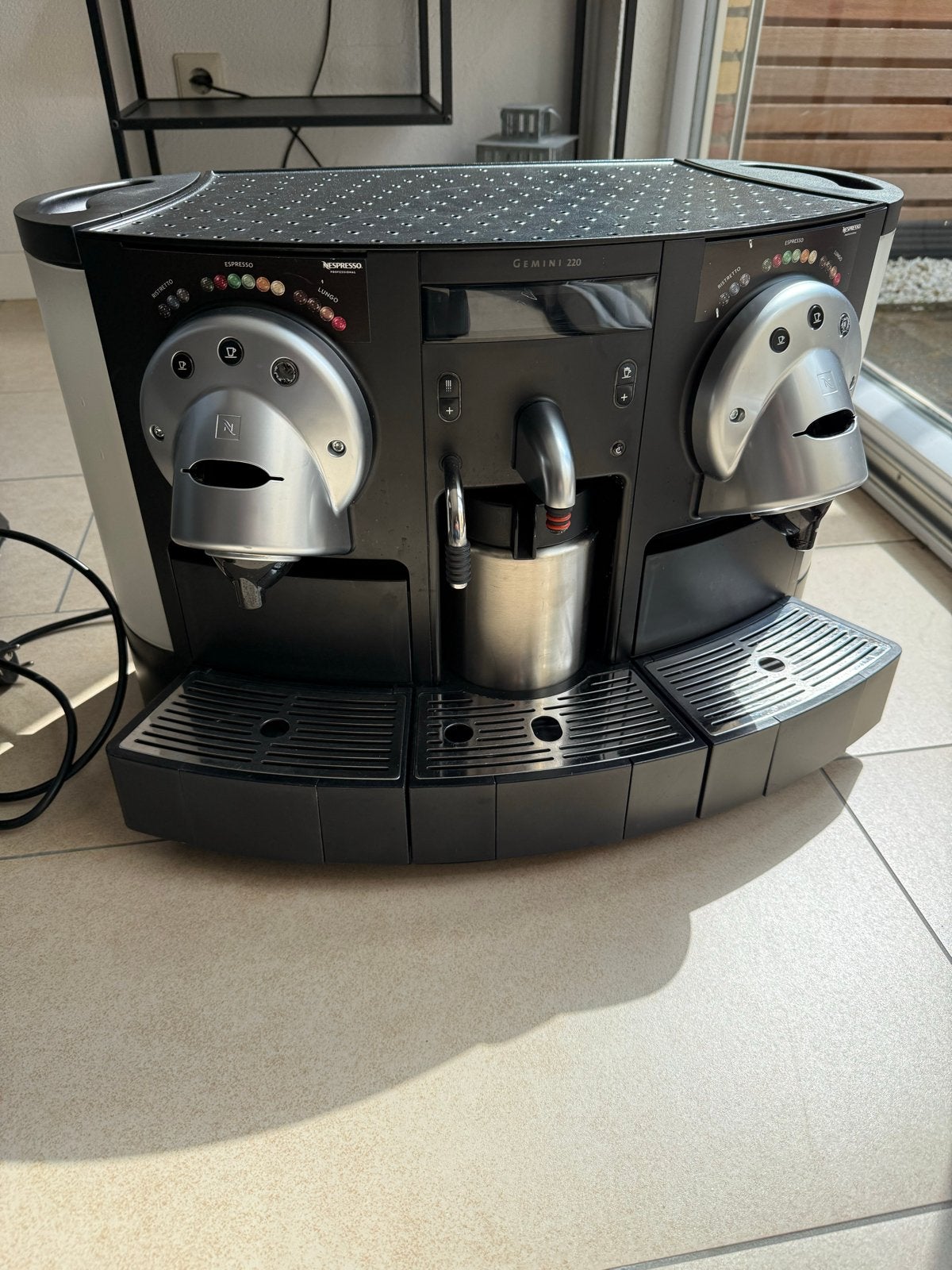 Nespresso Gemini 220 Professionele Koffiemachine, Ophalen, Gebruikt, 10 kopjes of meer, Koffiemachine