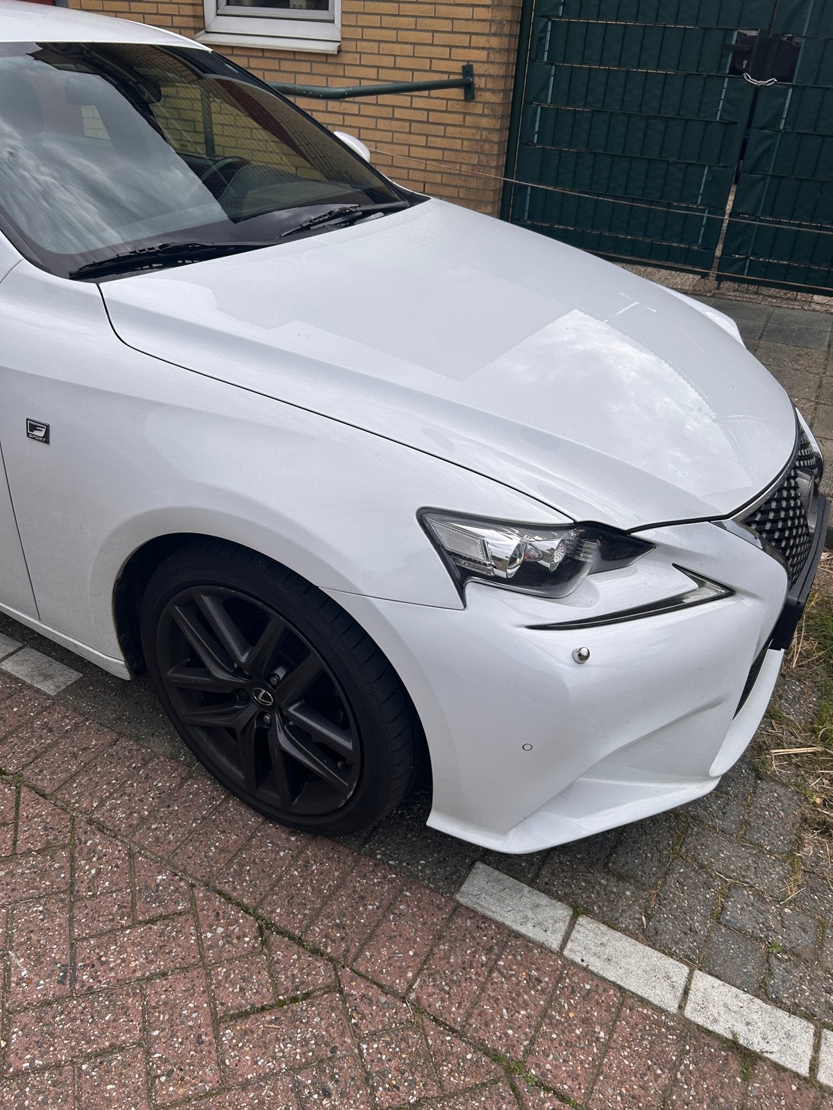 Lexus F sport  IS 300H 2.5 Hybrid CVT 2014 Wit, Auto's, Achterwielaandrijving, 750 kg, 181 pk, Wit