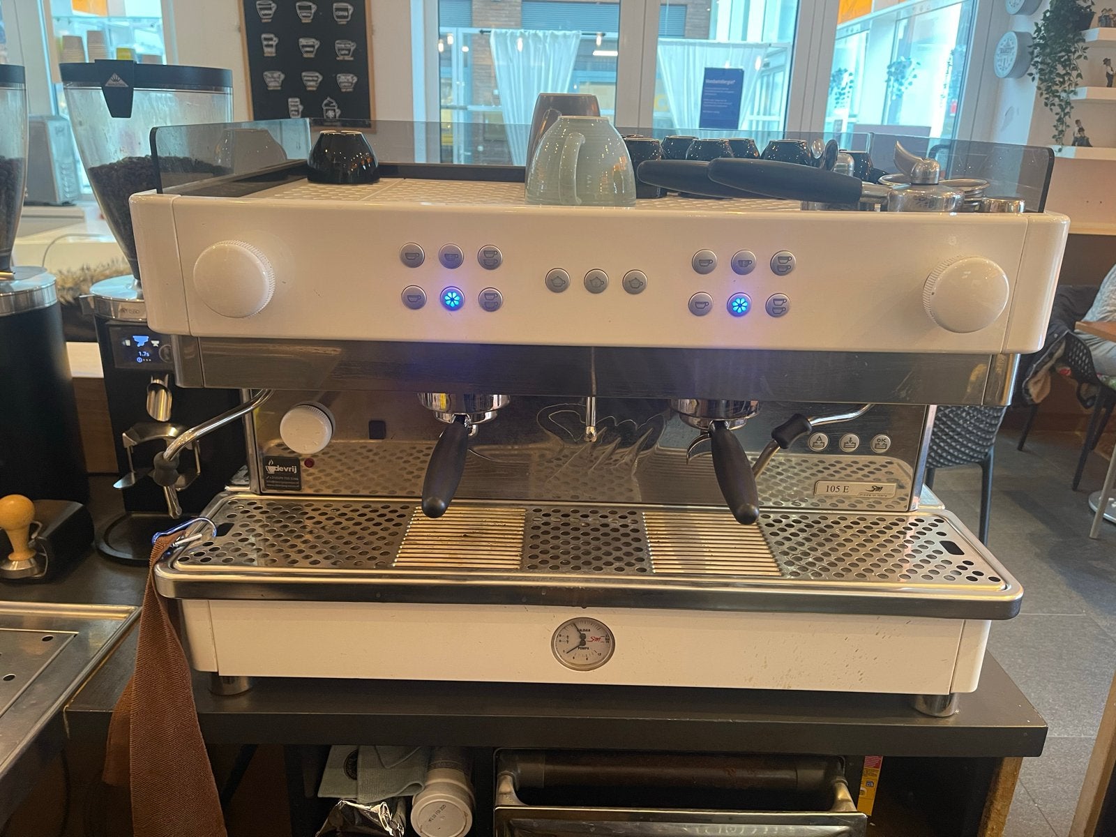 San Marco Professionele Espresso Machine - Zo goed als nieuw, Witgoed en Apparatuur, Koffiezetapparaten, Ophalen, Afneembaar waterreservoir