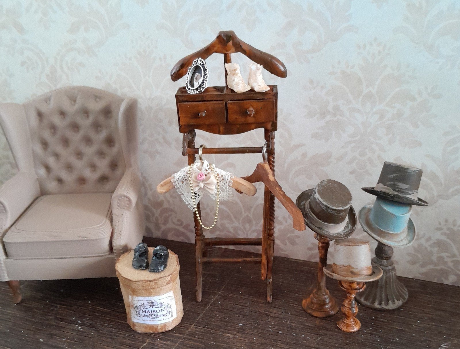 🪞PPH 1.12 ROMANTISCH KRAAGJE, STRIKJE EN KETTING & HANGER🪞, Ophalen of Verzenden, Nieuw, Poppenhuis