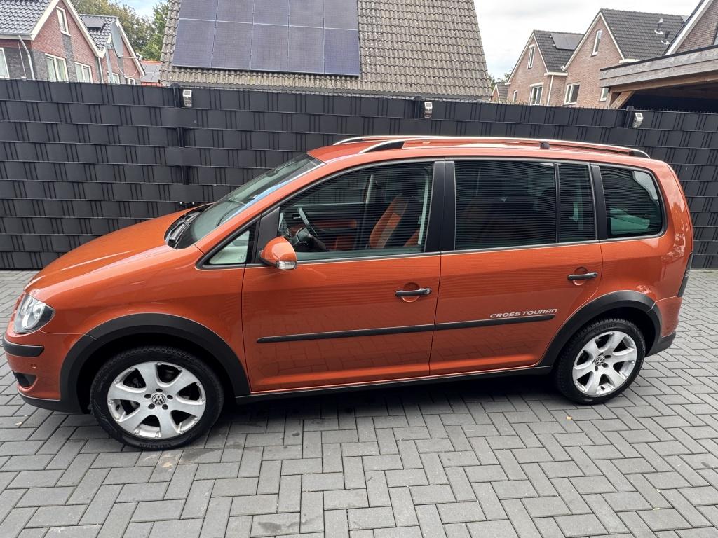 Volkswagen Touran 1.4 TSI Cross| ORANJE| CLIMA| DAB+| TREKHA, Auto's, Volkswagen, 13 km/l, Stof, Gebruikt, 1507 kg