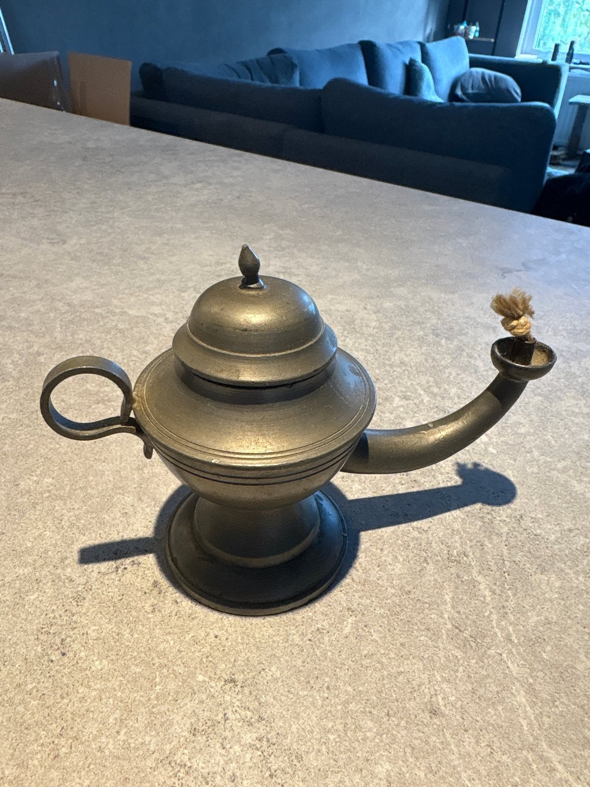 Antieke tinnen olielamp met lont, Ophalen