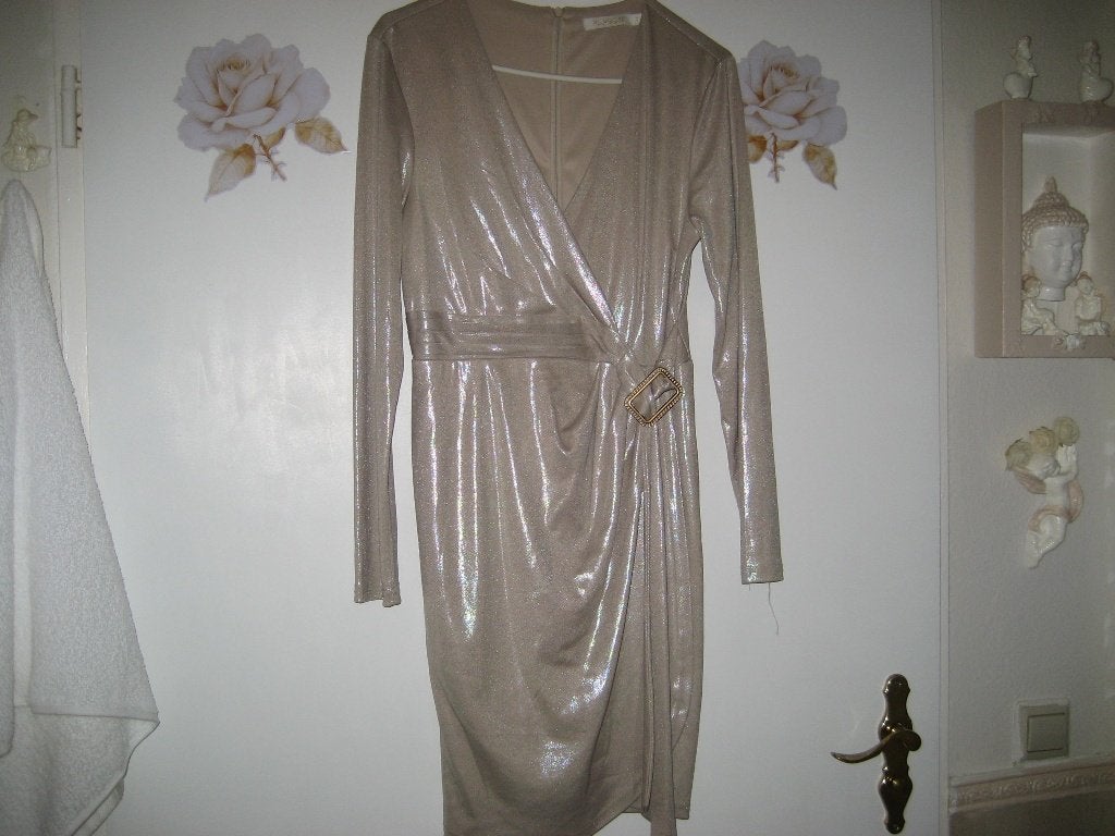 prachtige glanzende jurk maat 40 ook heel sekie, Kleding | Dames, Ophalen, Overige kleuren, Maat 42/44 (L), Nieuw