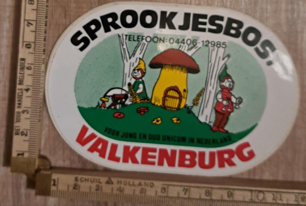 Vintage sticker Sprookjesbos Valkenburg kabouter paddestoel, Verzamelen, Ophalen of Verzenden, Zo goed als nieuw