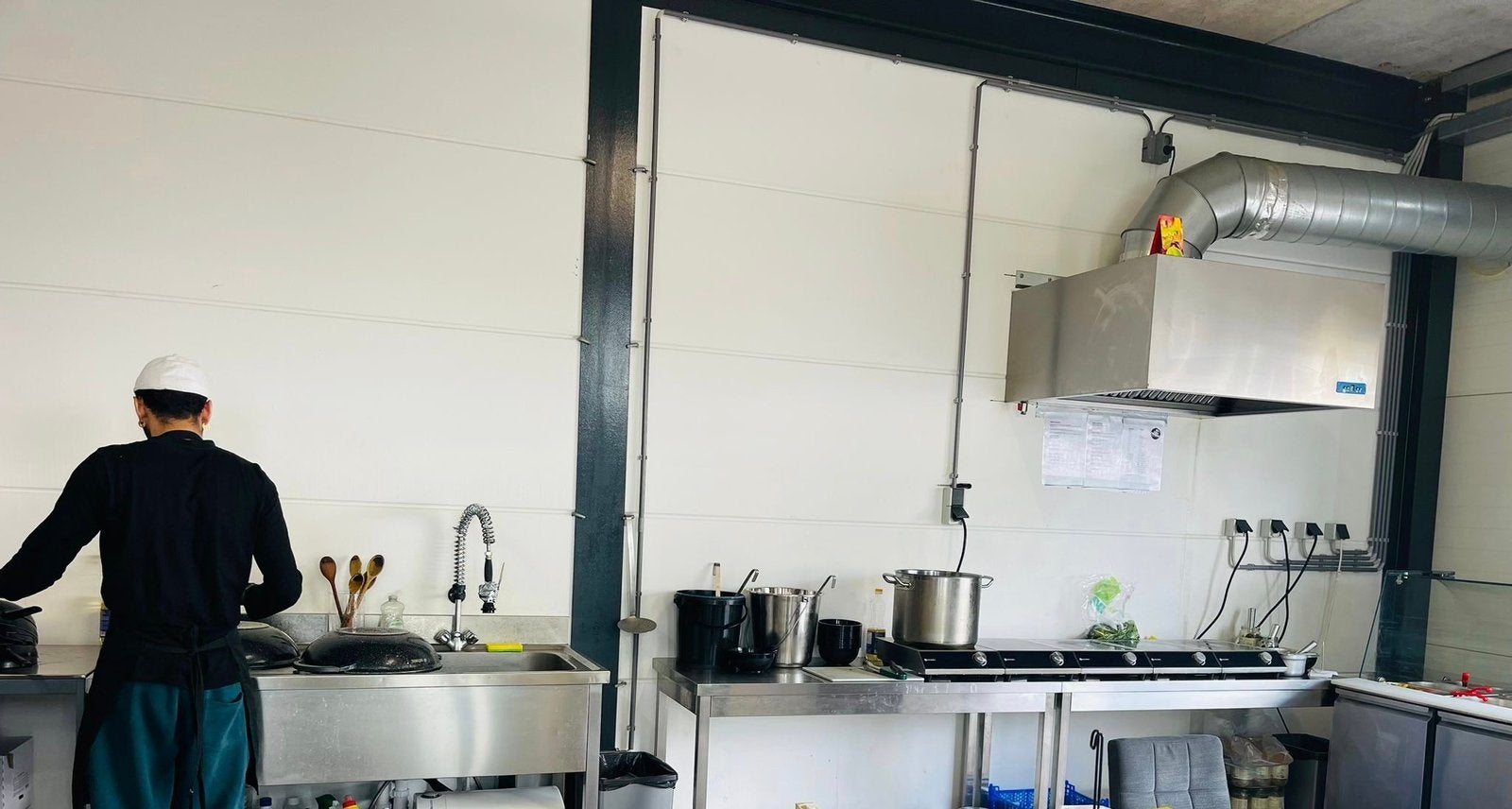 TE KOOP: HALAL DELIVERY CONCEPT IN ALMERE MARKERKANT, Zakelijke goederen, Exploitaties en Overnames