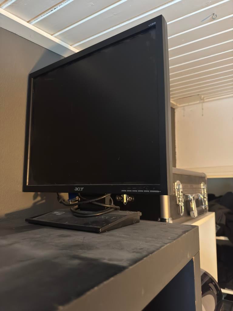 GRATIS computer monitor vga, Computers en Software, Monitoren, Ophalen, HDMI, Overige typen, Onbekend