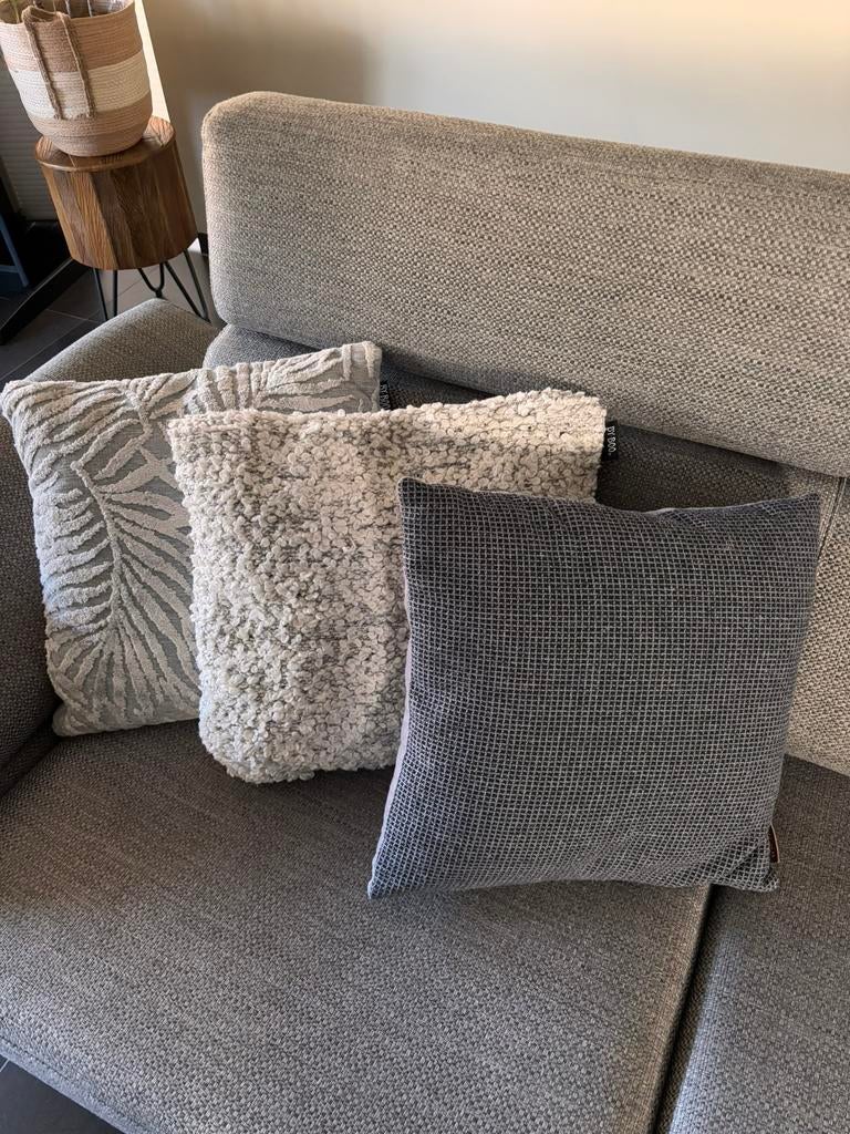 Mooie sier kussens 3 + 1 gratis, Huis en Inrichting, Woonaccessoires | Kussens, Ophalen, Zo goed als nieuw, Grijs, Vierkant