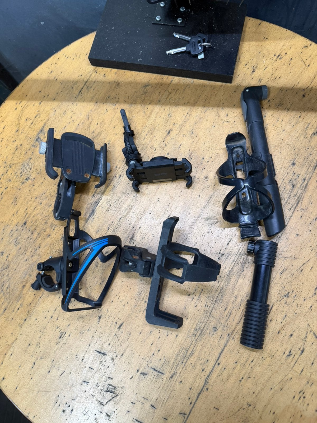 Te koop telefoon houder fiets bidon houder fiets fietspomp, Fietsen en Brommers, Ophalen of Verzenden, Zo goed als nieuw