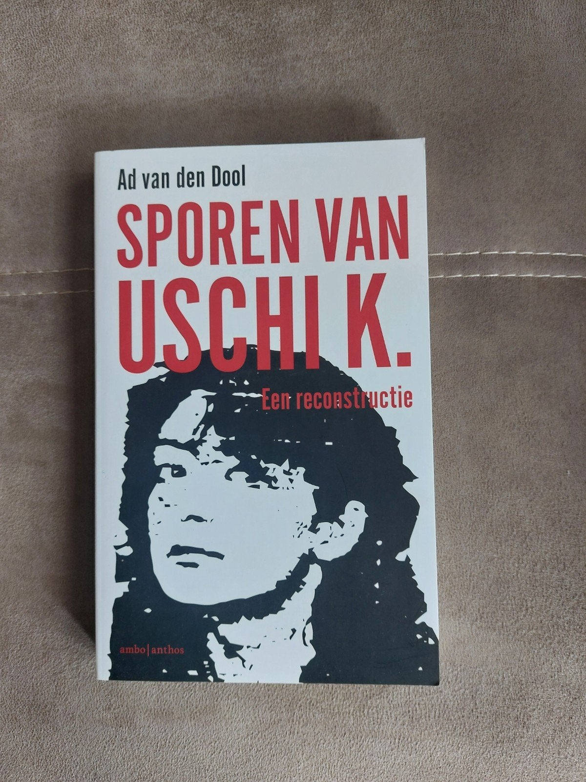 Sporen van Uschi K. (True Crime) door Ad van den Dool, Ophalen of Verzenden, Zo goed als nieuw, Ad van den Dool