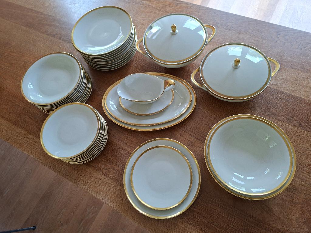 Goudomrand 12-delig servies, Ophalen