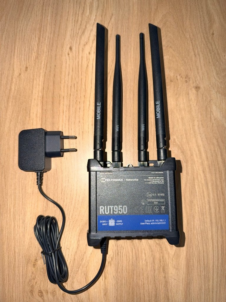 Teltonika RUT950 - 4G LTE router, Computers en Software, Ophalen of Verzenden, Zo goed als nieuw, Router met modem, Teltonika