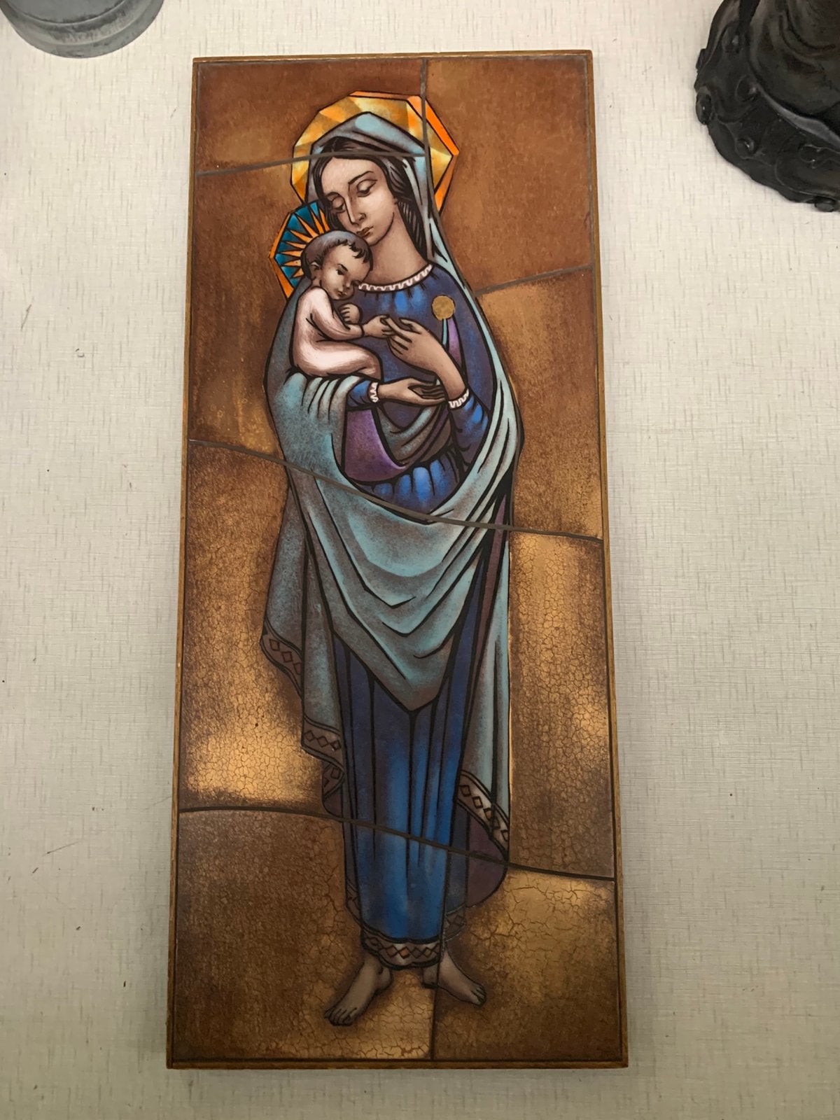 Maria met kindje Jezus geschilderd op stukken opaline glas, Ophalen of Verzenden