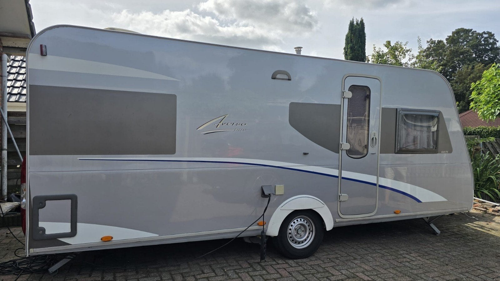 Burstner Averso Fifty 465 TS uit 2010, Rondzit, Particulier, Tot en met 4, Mover