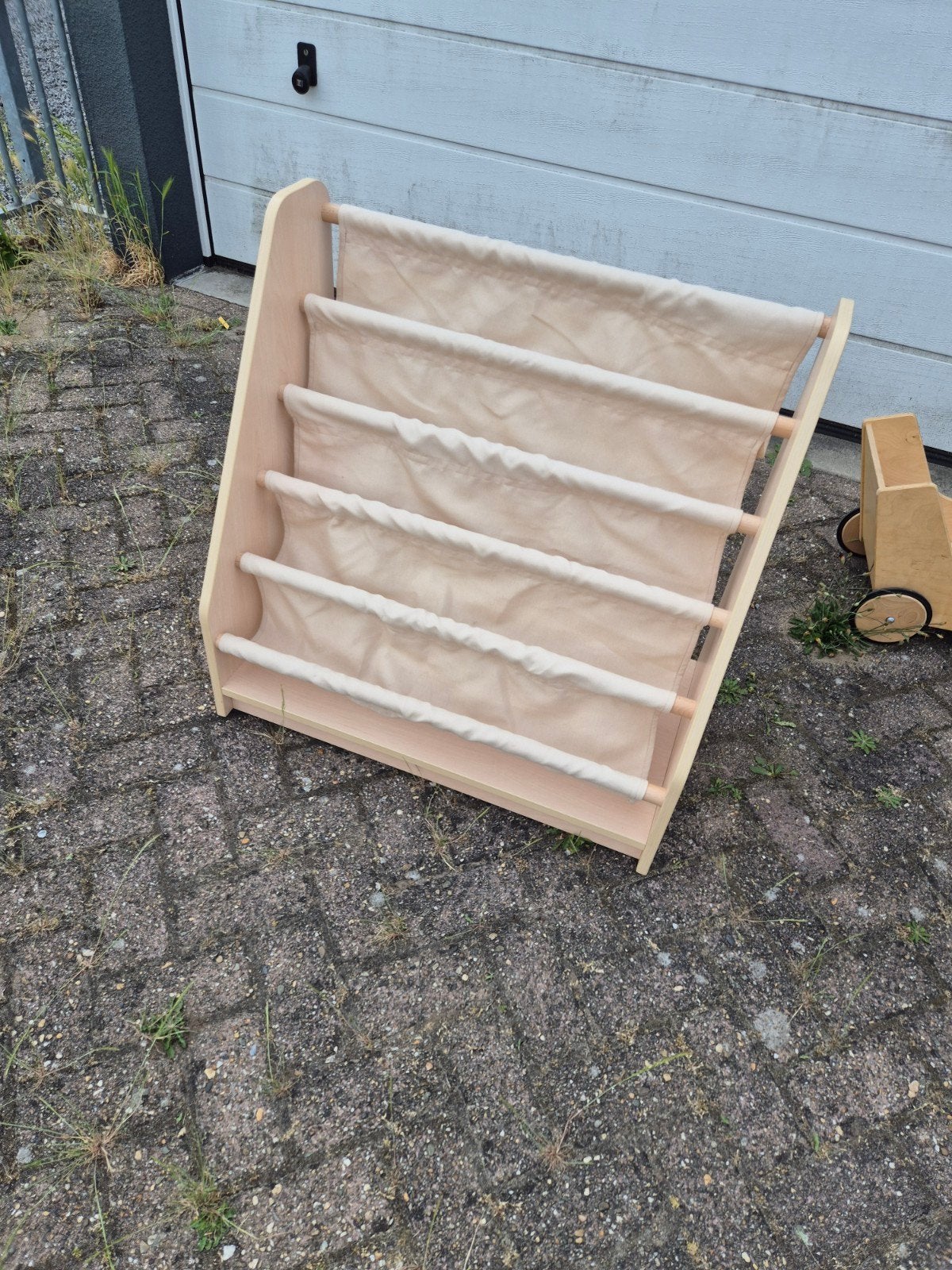 Houten kinderboekenrek met stoffen planken, Ophalen, Met plank(en), Gebruikt, Overige materialen