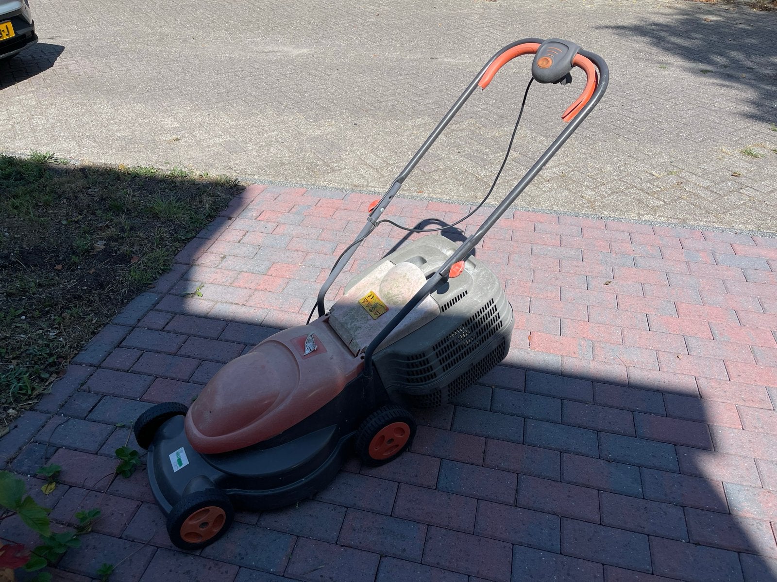 Elektrische grasmaaier met opvangbak, Tuin en Terras, Ophalen, Cirkelmaaier, Gebruikt, Elektrische grasmaaier