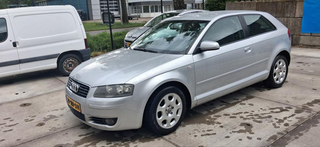 Audi A3 1.6 75KW airco Cruise lmv trekhaak apk 11-2026, Auto's, Audi, Voorwielaandrijving, Stof, Zwart, 4 cilinders